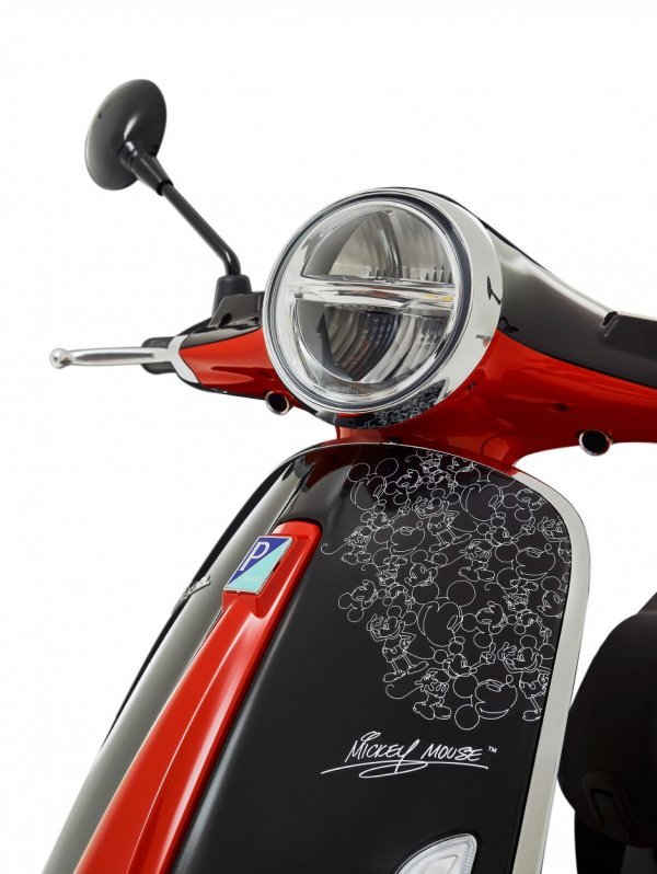 Disney Mickey Mouse Edition by Vespa