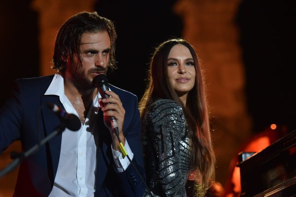 Stjepan Hauser i Lola Astanova često su snimali zajedička videa i nastupali zajedno pa su mnogi nagađali da su u ljubavnoj vezi