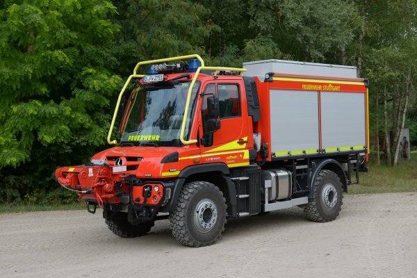 Kompaktno vozilo za spašavanje Unimog U 323 RW-K sa širinom vozila od samo 2,20 m