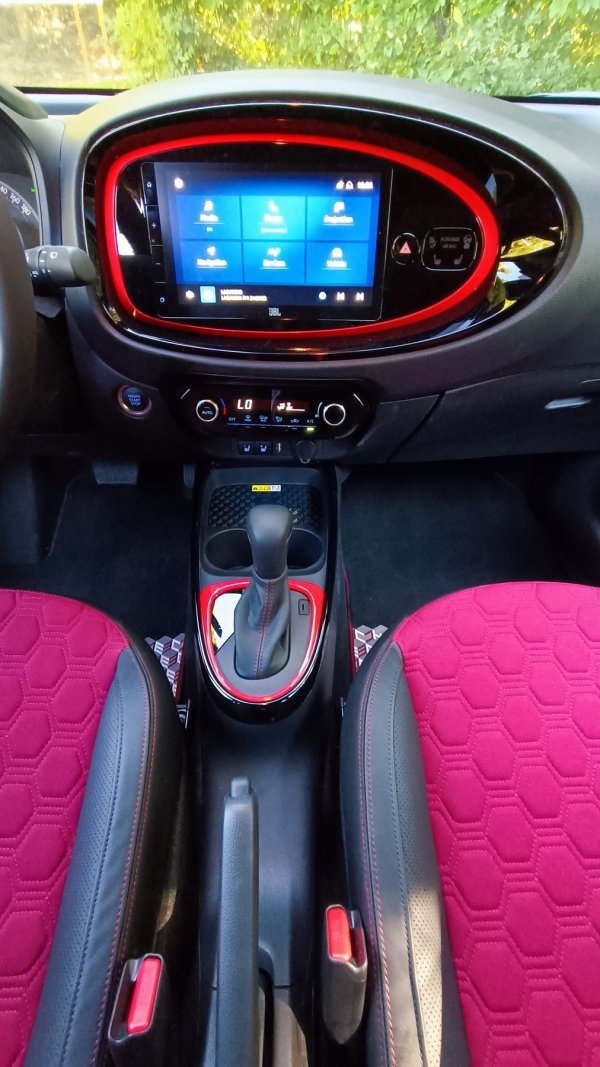 Toyota Aygo X 1.0 VVT-I 5D CVT Limited Edition JBL: UNDERCOVER JUN TAKAHASHI