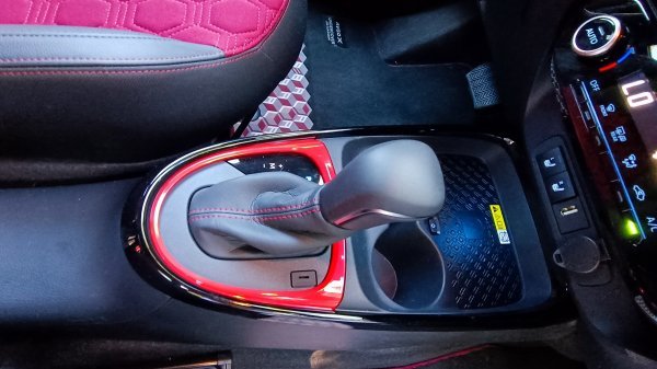 Toyota Aygo X 1.0 VVT-I 5D CVT Limited Edition JBL: UNDERCOVER JUN TAKAHASHI