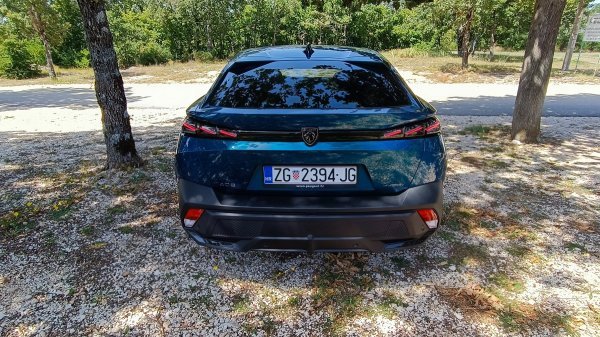 Peugeot 408 Plug-in HYBRID 225 e-EAT8 GT