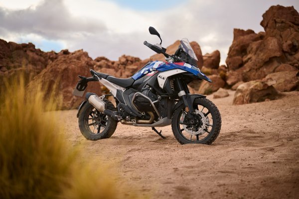 Novi BMW R 1300 GS dosegnuo 6027 m/nm: Uspon na najviši aktivni vulkan na svijetu u manje od 24 sata