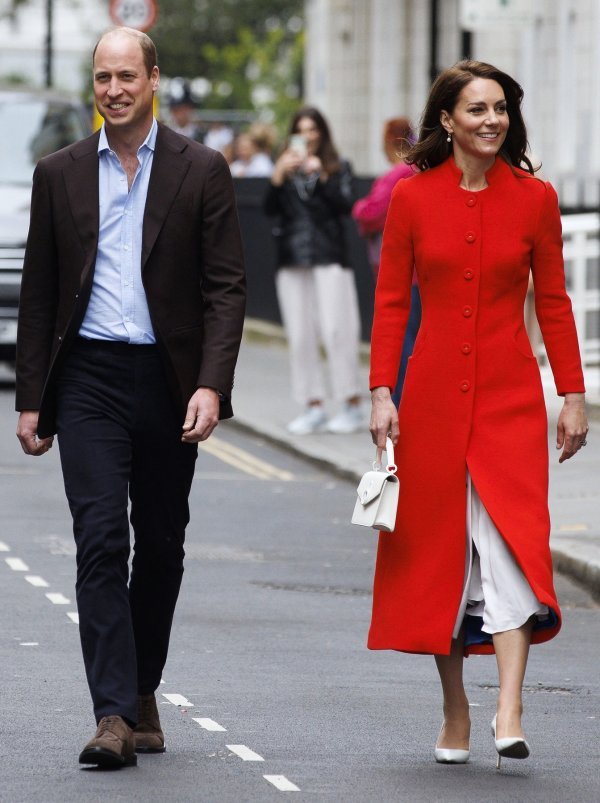 Kate Middleton tijekom posjeta londonskom pubu The Dog & Duck