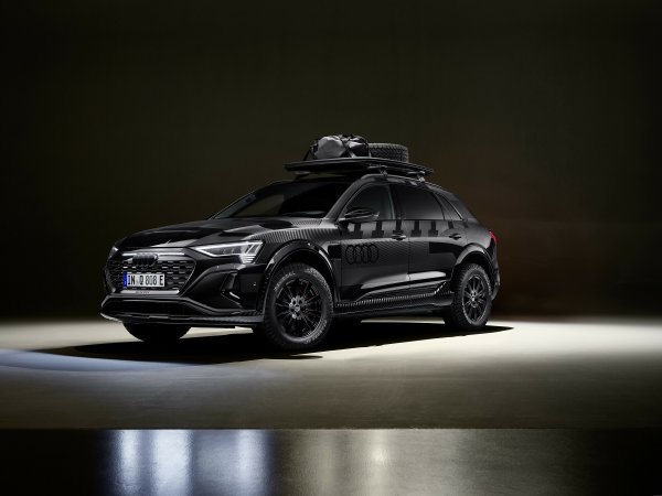 Audi Q8 e-tron edition Dakar