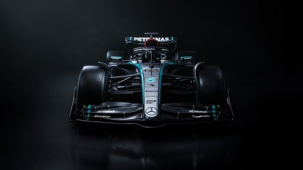 Mercedes-AMG F1 W15 E Performance bolid Georgea Russella