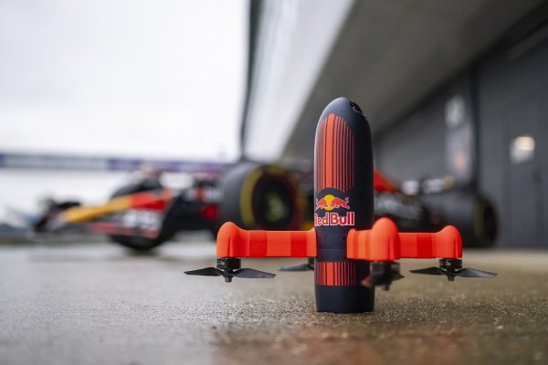 Red Bull Drone 1 prati F1 bolid Maxa Verstappena