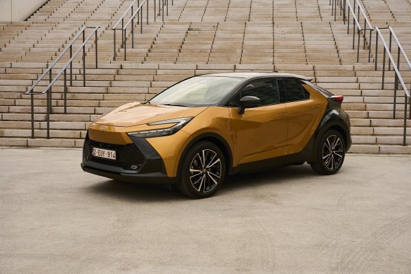 Toyota C-HR Plug-in Hybrid 220