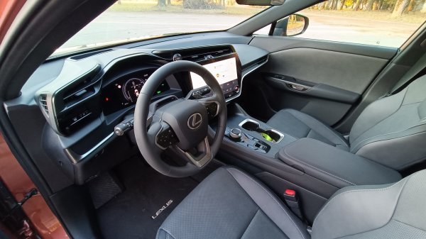Lexus RZ 450e AWD 5D EVT Premium Tech Design