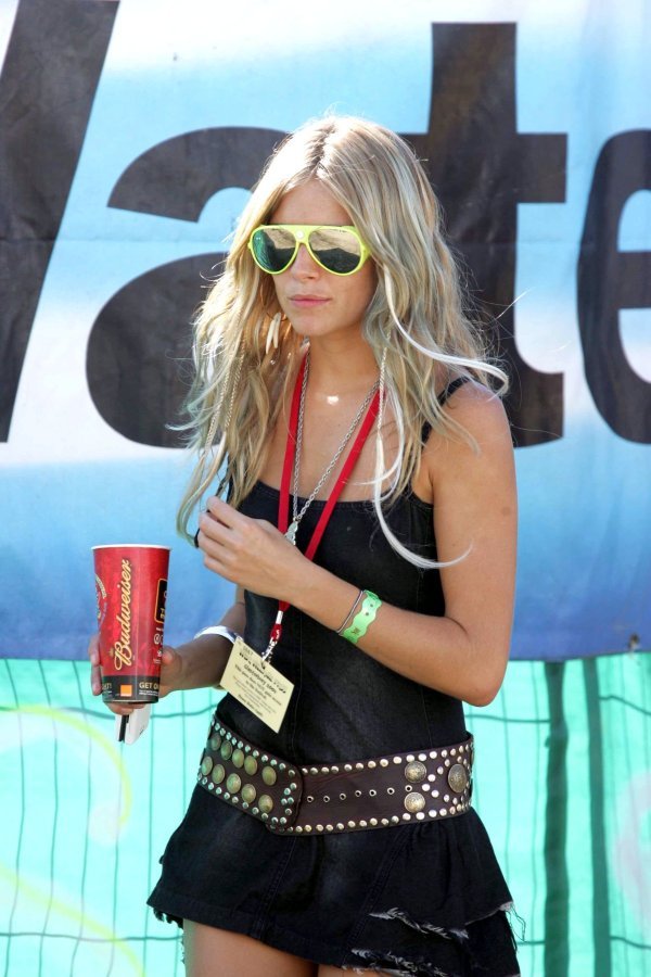 Sienna Miller na festivalu Glastonbury 2004. godine