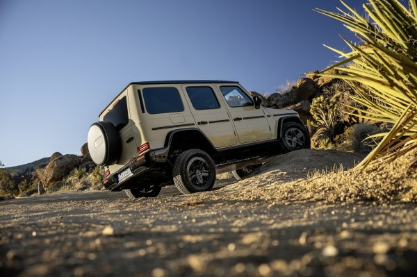 Mercedes-Benz G 580, Desert Sand nemetalik boja