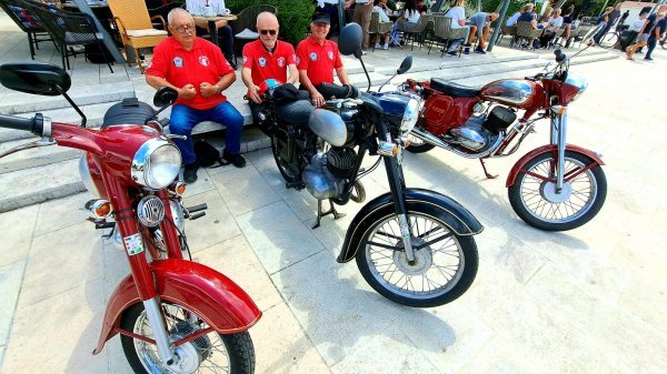 Starodobni automobili u Crikvenici