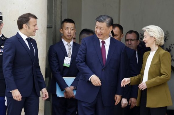 Emmanuel Macron, Xi Jinping i Ursula von der Leyen