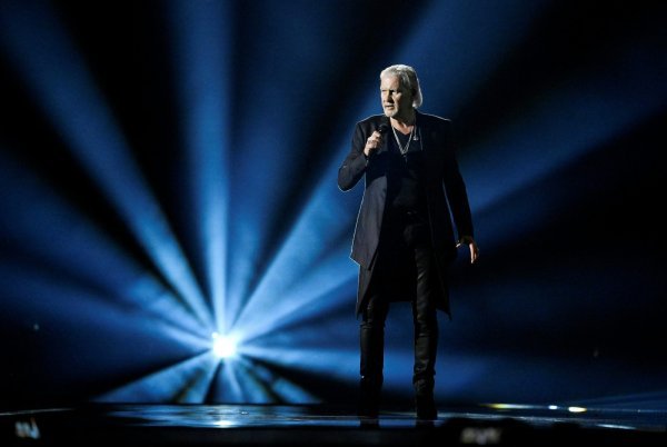 Johnny Logan nastupio je na ovogodišnjem Eurosong tijekom prvog polufinala kako bi zabavio gledatelje tijekom trajanja glasovanja