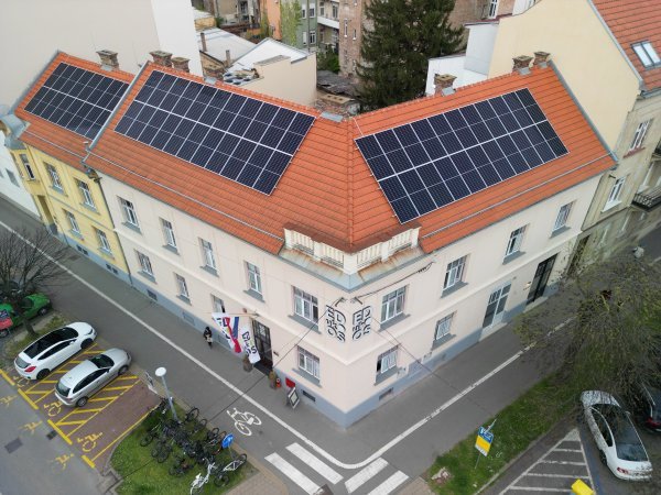 Solarne elektrane postavljene na zgradi škole