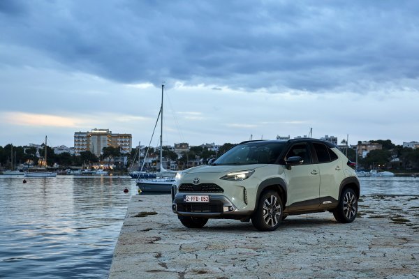 Toyota Yaris Cross Premiere Edition - Urban Khaki boja