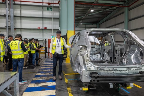 Bili smo u tvornici Sunderland na pokretanju proizvodnje osvježenog Nissan Qashqaija (na slici novinar Autozone Z.M.)