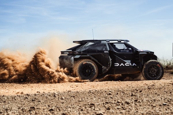 Dacia Sandrider za Dakar 2025 - test Château de Lastours