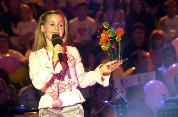 Mnogi pamte njezinu all-pink izvedbu pjesme 'Hej, mali' na Dječjem Eurosongu 2004. godine