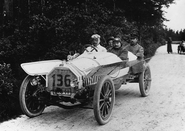 Torpedo Horch 1122 KS, 2,7 l, 4 cilindra (redni), 22 KS, August Horch za volanom na Prinz-Heinr.-Fahrt