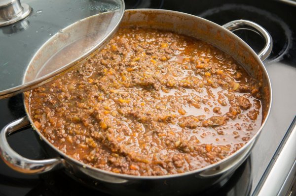 Ragù alla Bolognese potrebno je dugo kuhati 