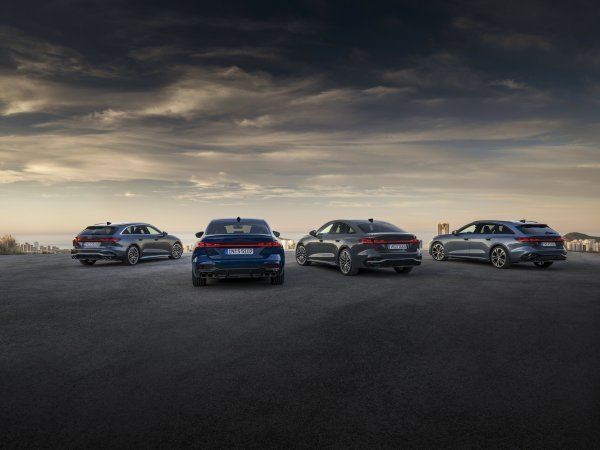 Audi S5 Avant (Daytona Grey perl effect), Audi S5 limuzina (Ascari blue metallic), Audi A5 limuzina (Magnet Grey), Audi A5 Avant (Horizon Blue metallic)