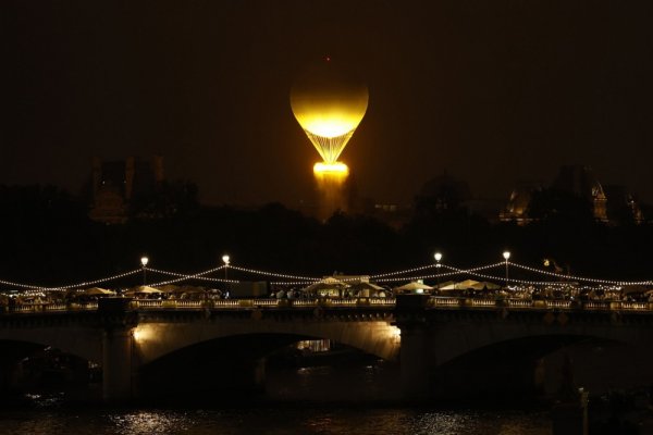 Pokisli defile Seinom postao spektakl svjetla: Pariz na vatrenom balonu uletio u Olimpijske igre