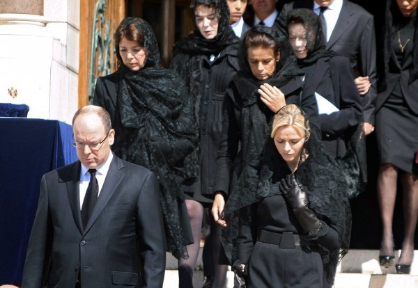 Princ Albert II. i Charlene na sprovodu Antoinette od Monaka 2011.