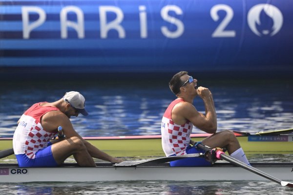 Braća Sinković neposredno nakon osvojenog prvog mjesta 