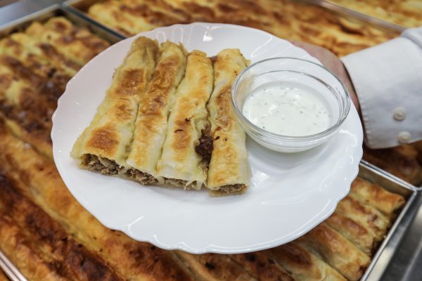 Poznata bosanska izreka kaže: sve pite su pite, samo je burek - pitac