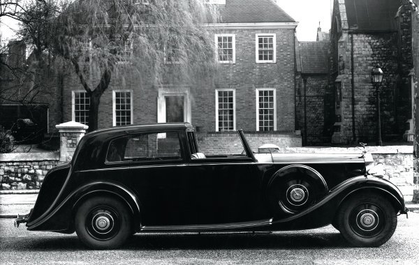 Rolls-Royce Phantom III Sedanca De Ville by H.J. Mulliner