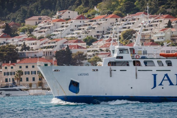 Arhivska fotografija trajekta Lastovo čija je rampa usmrtila mornare u Malom Lošinju