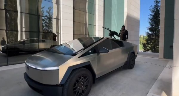 Ramzan Kadirov na vozilu Tesla Cybertruck