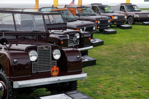 Land Rover i Range Rover vozila Njezinog Veličanstva na Pebble Beachu