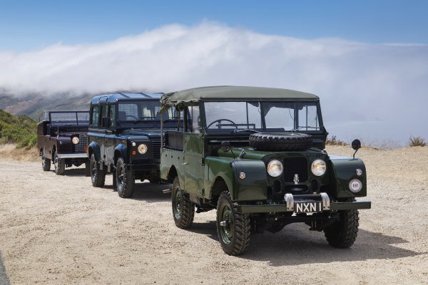 Land Rover i Range Rover vozila Njezinog Veličanstva na Pebble Beachu