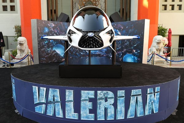 Lexus Skyjet  u filmu 'Valerian i grad tisuću planeta' 2017. godine