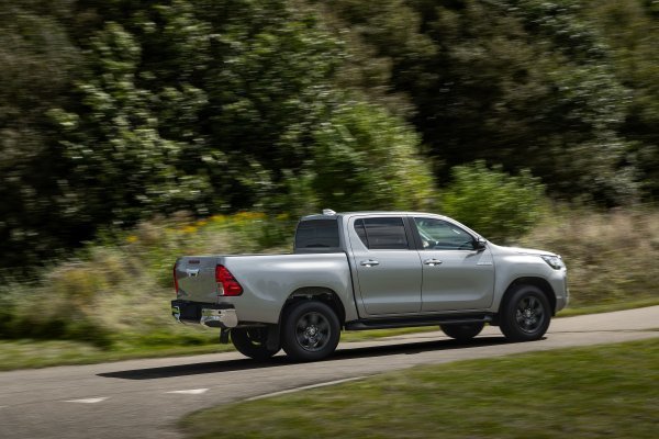 Toyota Hilux Hybrid 48V