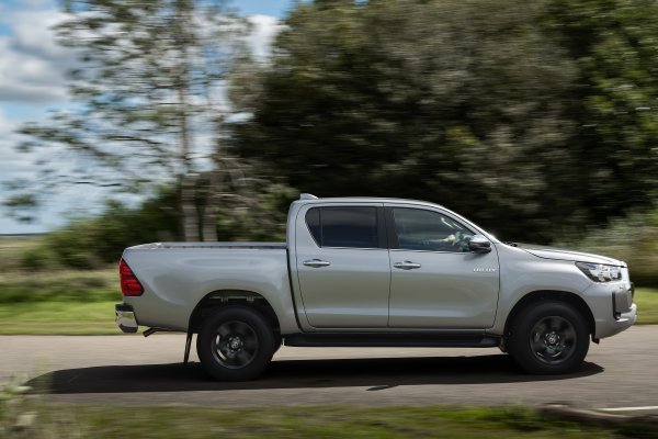 Toyota Hilux Hybrid 48V