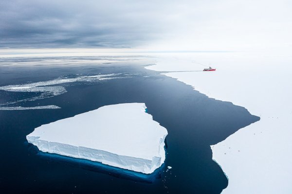 Britanski istraživački brod RRS Sir David Attenborough obavio je analize na ledu tijekom svog prvog putovanja na Antarktiku 2022.