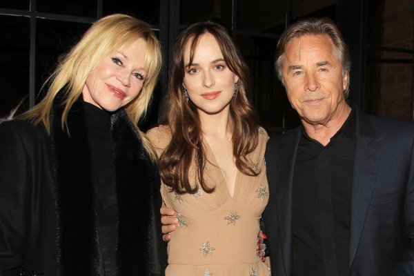 Dakota Johnson s mamom Melanie Griffith i ocem Don Johnsonom