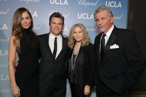 Kathryn Boyd, Josh Brolin, Barbra Streisand i James Brolin