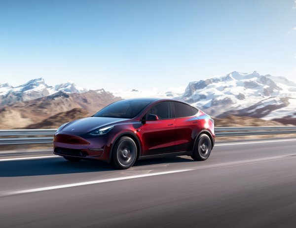 Tesla Model Y Long Range All-Wheel Drive sada i sa 7 sjedala