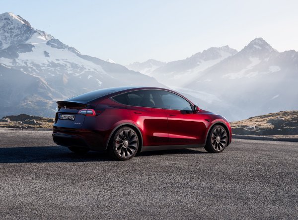 Tesla Model Y Long Range All-Wheel Drive sada i sa 7 sjedala