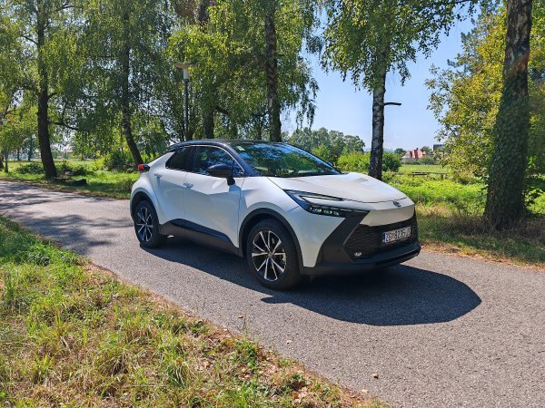 Toyota C-HR Plug-in 2.0 PHEV 5D E-CVT C-LUB Tech Bitone