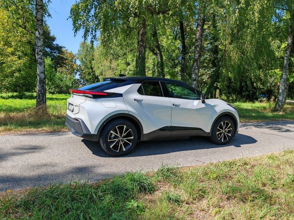 Toyota C-HR Plug-in 2.0 PHEV 5D E-CVT C-LUB Tech Bitone