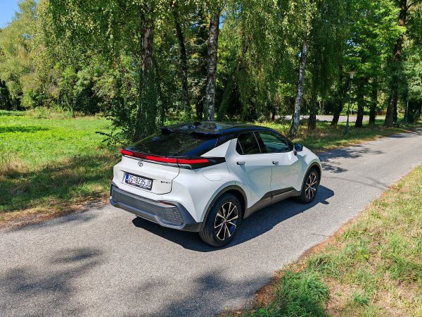 Toyota C-HR Plug-in 2.0 PHEV 5D E-CVT C-LUB Tech Bitone