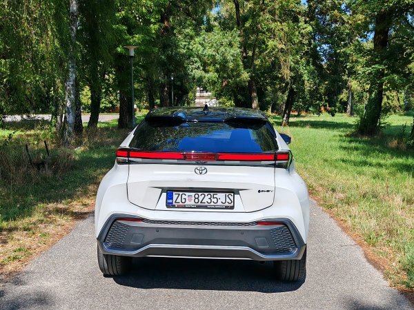 Toyota C-HR Plug-in 2.0 PHEV 5D E-CVT C-LUB Tech Bitone