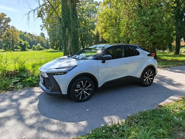 Toyota C-HR Plug-in 2.0 PHEV 5D E-CVT C-LUB Tech Bitone