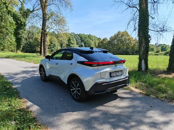 Toyota C-HR Plug-in 2.0 PHEV 5D E-CVT C-LUB Tech Bitone