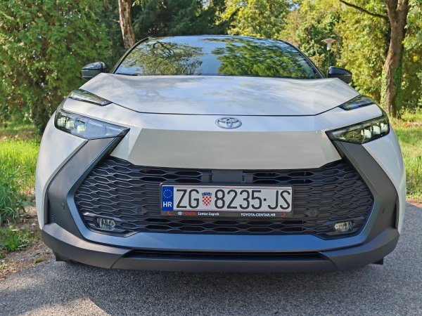 Toyota C-HR Plug-in 2.0 PHEV 5D E-CVT C-LUB Tech Bitone